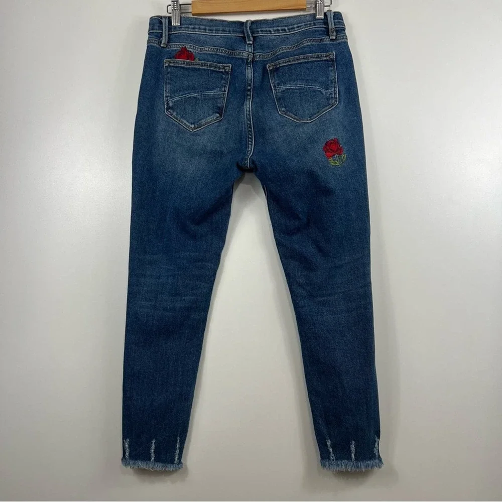 Driftwood Joyce Boho Rose Embroidered Distressed Raw Hem Cropped Jeans Size 26 - Picture 10 of 11